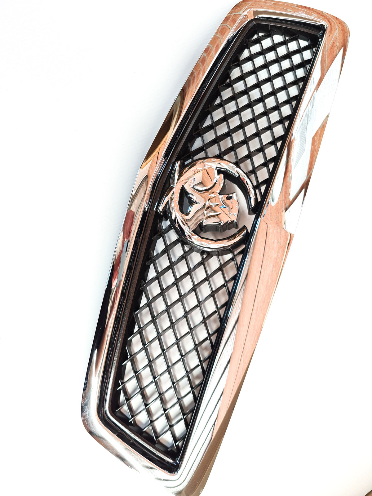 Radiator grille suits Holden WM Caprice Statesman Genuine 92255175