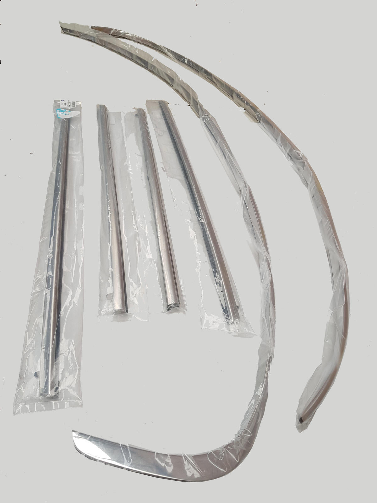 LH & RH Side Chrome Mould & door Mould kit for VE VF Commodore Sedan Holden Genuine NEW