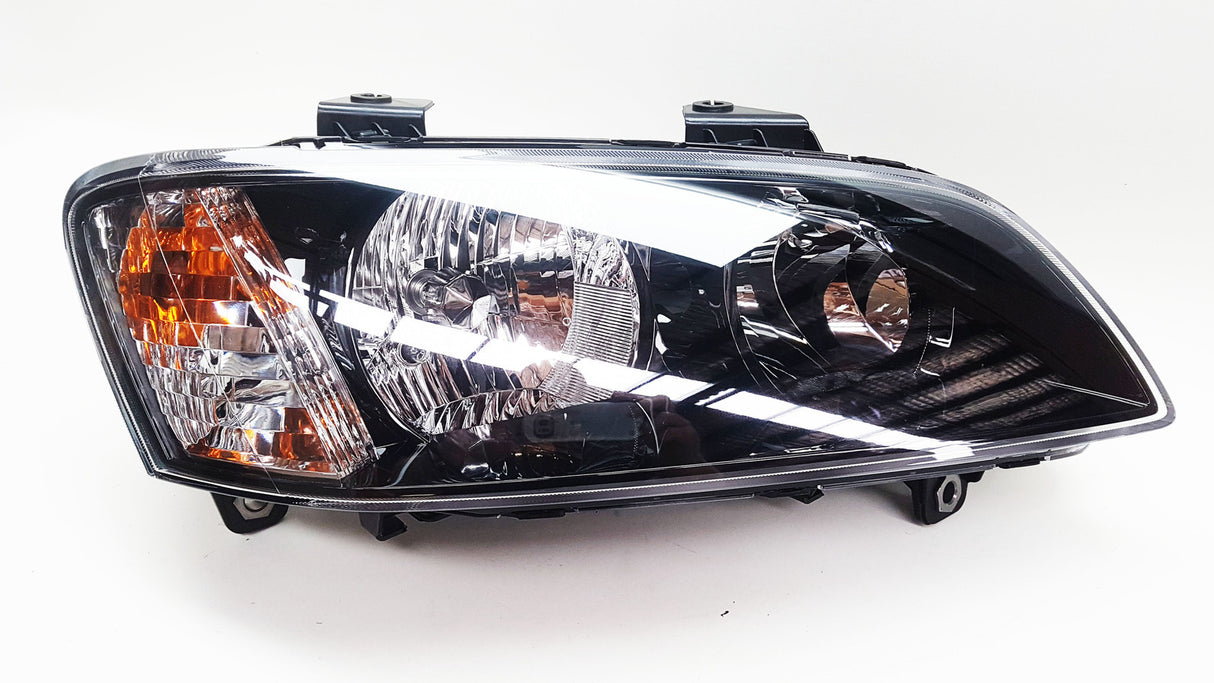 Headlamp RH suits Holden Commodore VE S1 Omega Berlina SS SSV Genuine 92216561 2006-2009