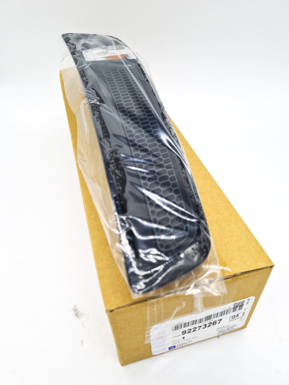 RH BLACK FENDER VENT & FLASHER LAMP for Holden COMMODORE VF NEW GENUINE