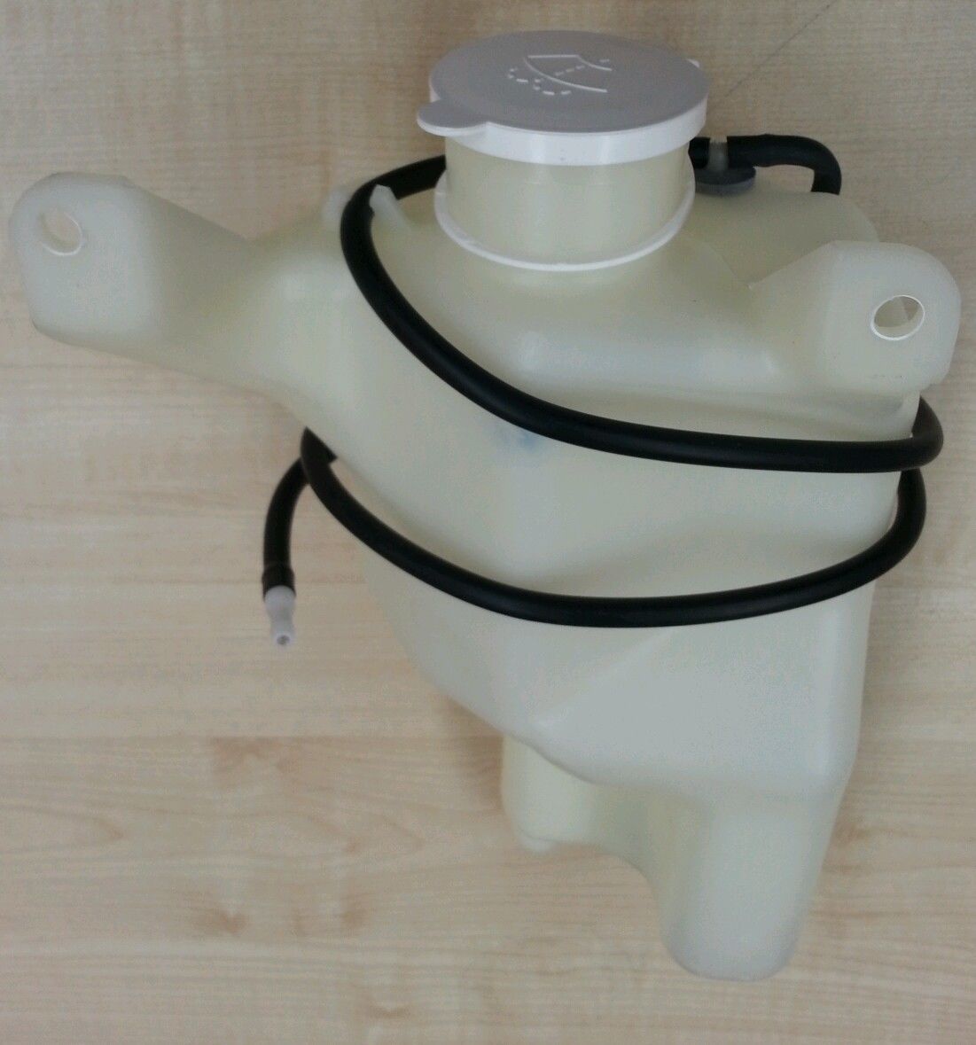 WINDSCREEN WASHER BOTTLE suitable for Mitsubishi MAGNA TR TS VERADA KR KS 1991-1997 SEDAN NEW