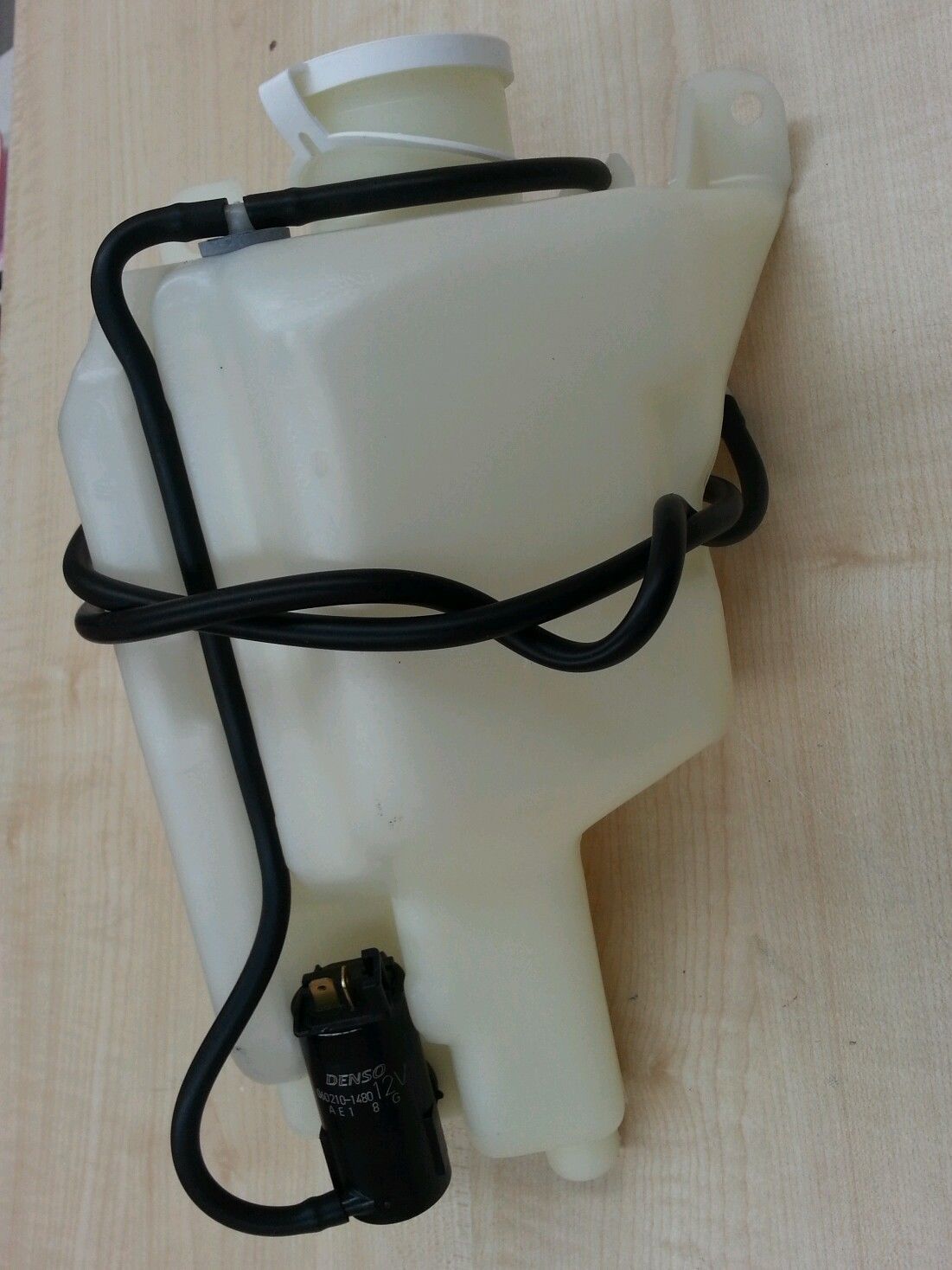 WINDSCREEN WASHER BOTTLE suitable for Mitsubishi MAGNA TR TS VERADA KR KS 1991-1997 SEDAN NEW